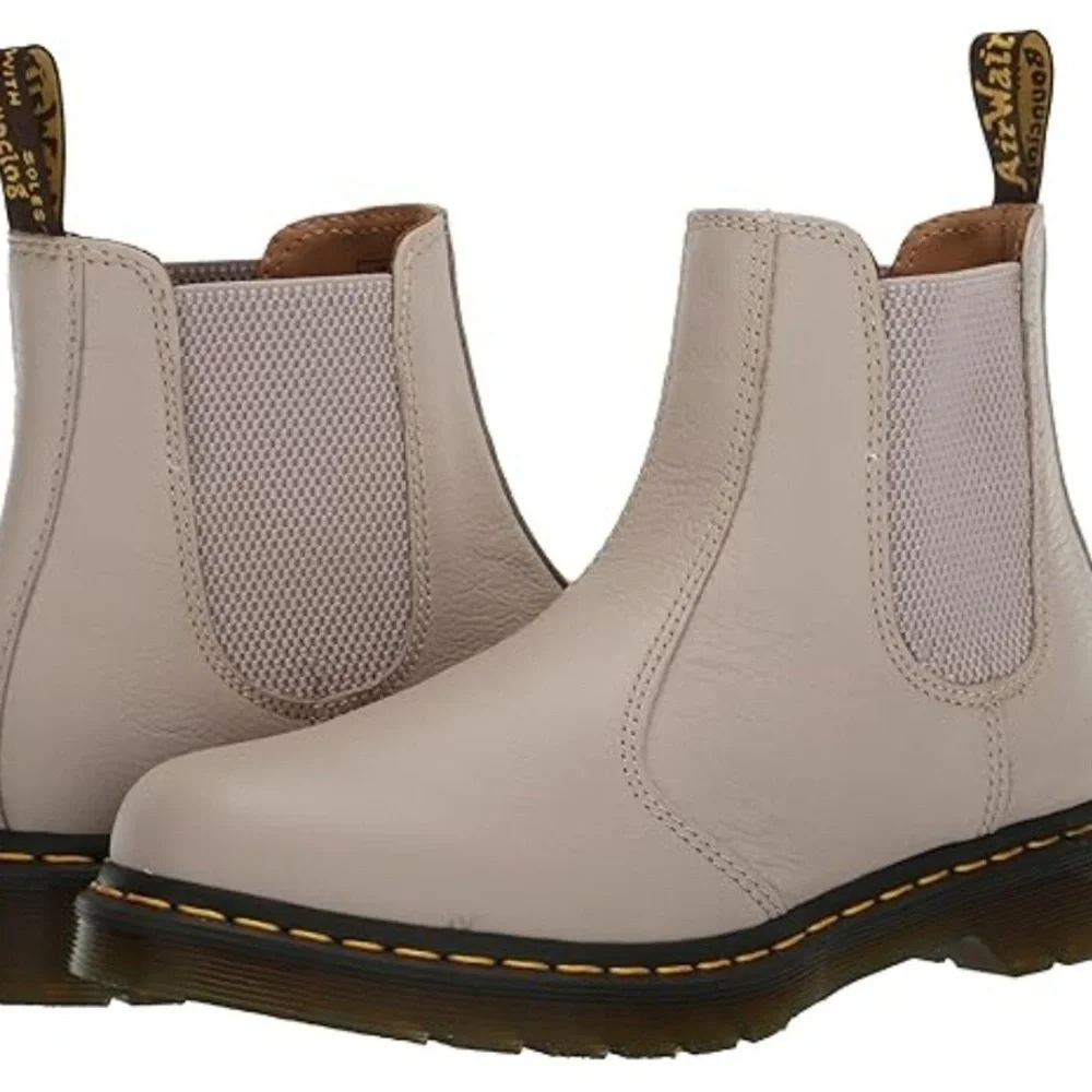 Dr. Martens Women's 2976 Virginia Leather Chelsea Ankle Boots (NWOT) - Picture 1 of 6